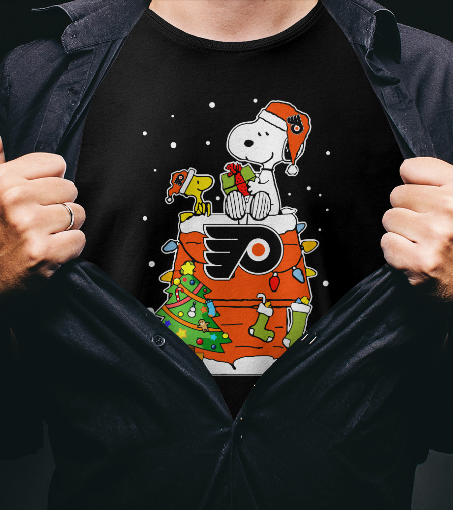 Snoopy Philadelphia Flyers Christmas Celebration With Woodstock And Gifts T-Shirt
