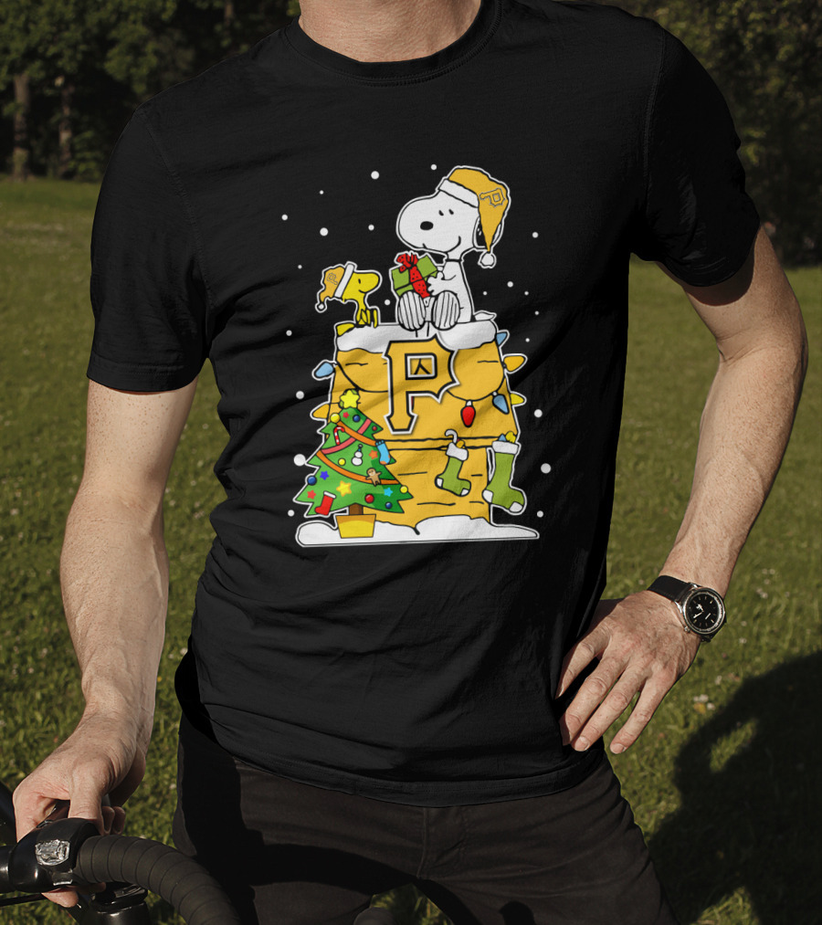 Pittsburgh Pirates Snoopy Christmas Celebration With Woodstock And Festive Tree T-Shirt