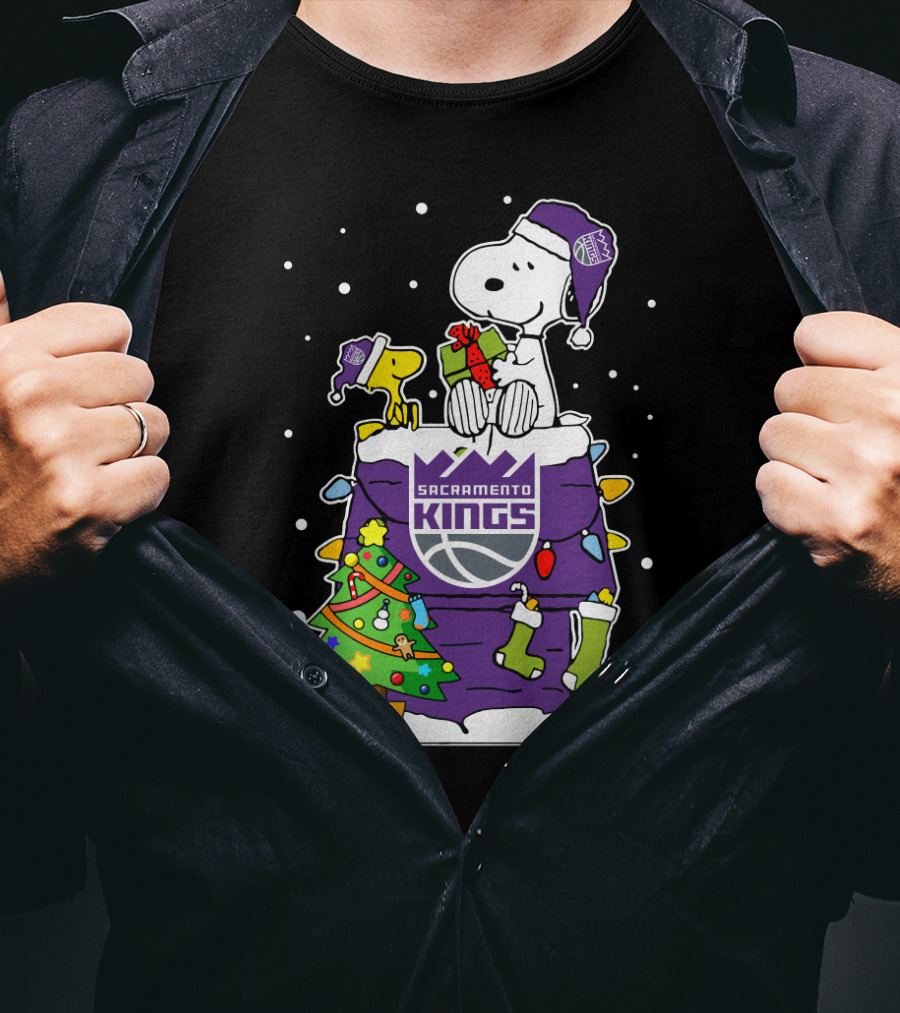 Sacramento Kings Christmas Snoopy And Woodstock Present Fan T-Shirt