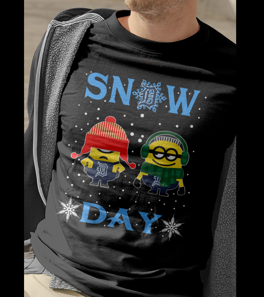 Snow Day For Detroit Tigers And Minion Fans T-Shirt
