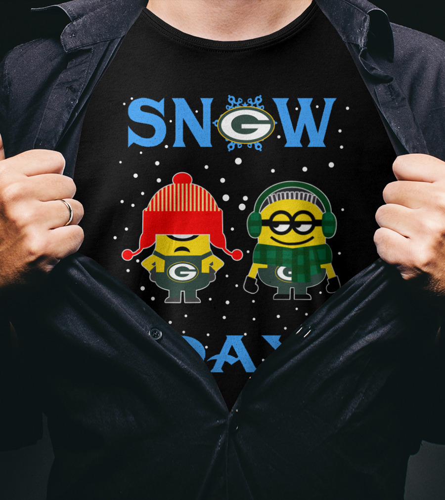 Green Bay Packers Snow Day Minions In Winter Gear Celebrating Snowflakes T-Shirt