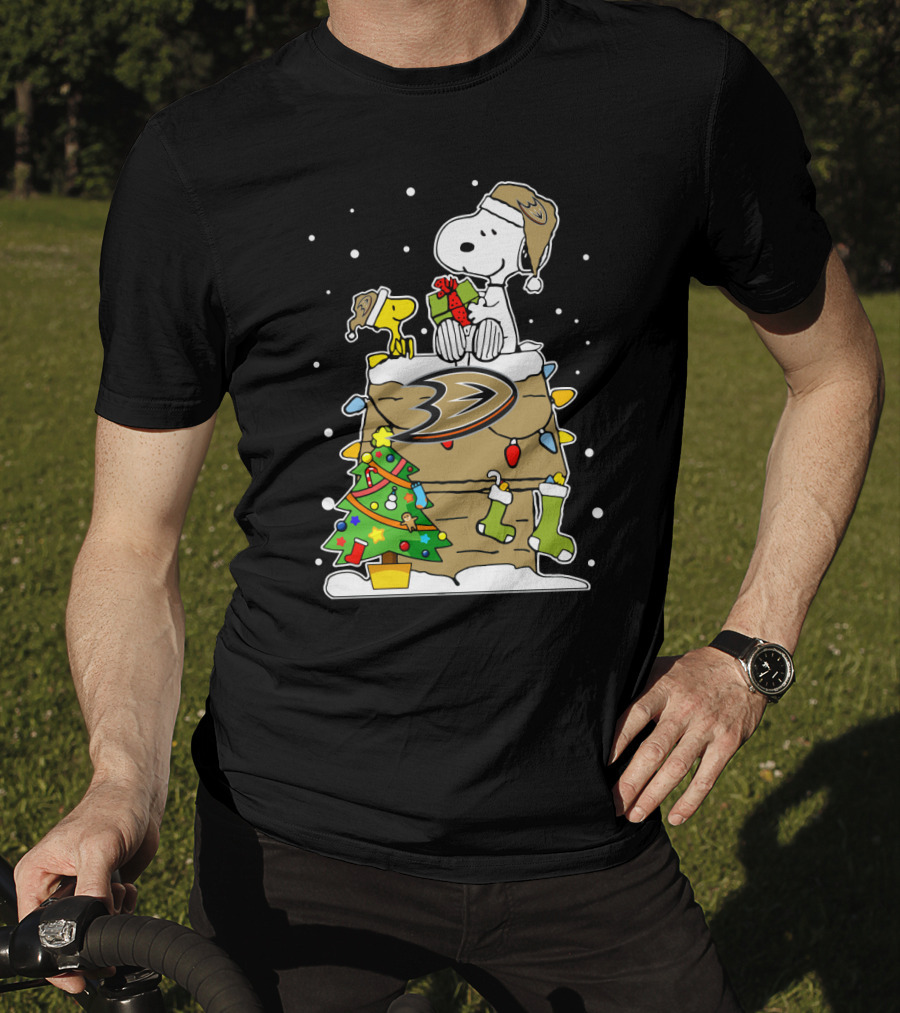 Snoopy And Woodstock Anaheim Ducks Christmas Celebration T-Shirt