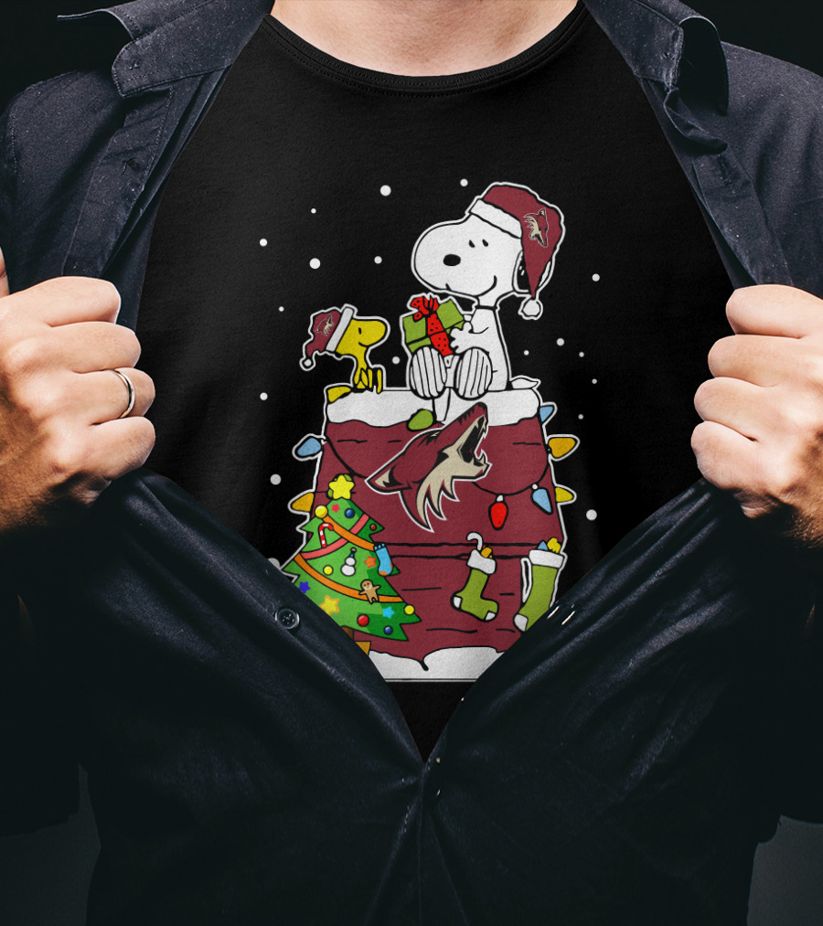 Arizona Coyotes Christmas Snoopy And Woodstock With Presents And Tree T-Shirt
