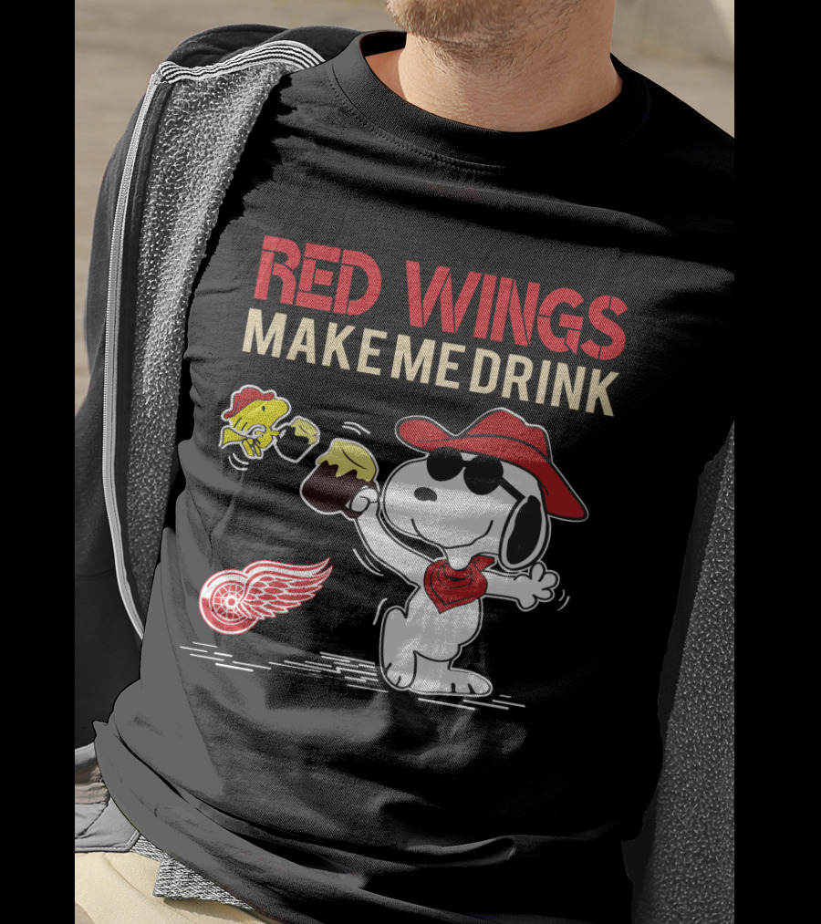 Red Wings Make Me Drink Snoopy Detroit Red Wings Fans T-Shirt