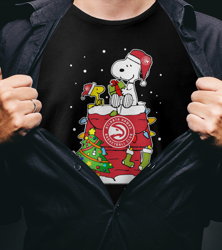 Atlanta Hawks Basketball Club Snoopy Christmas Holiday Scene T-Shirt