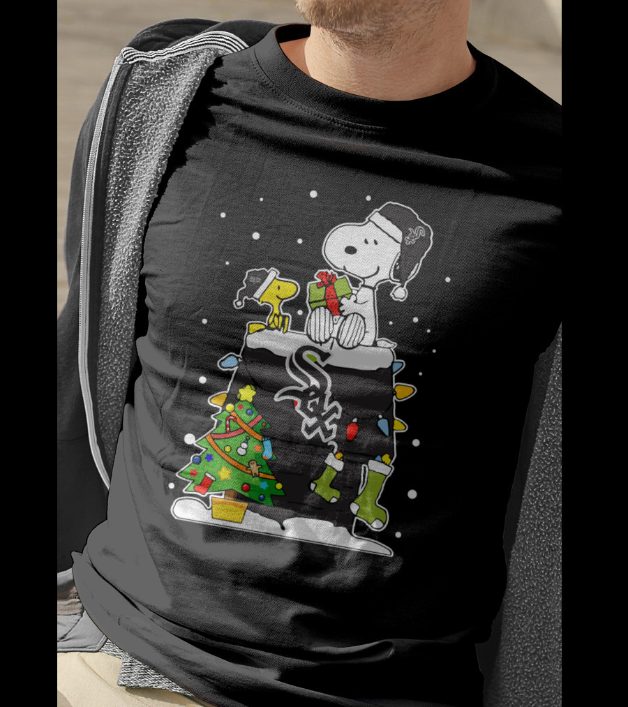 Chicago White Sox Snoopy Christmas Chimney Scene T-Shirt