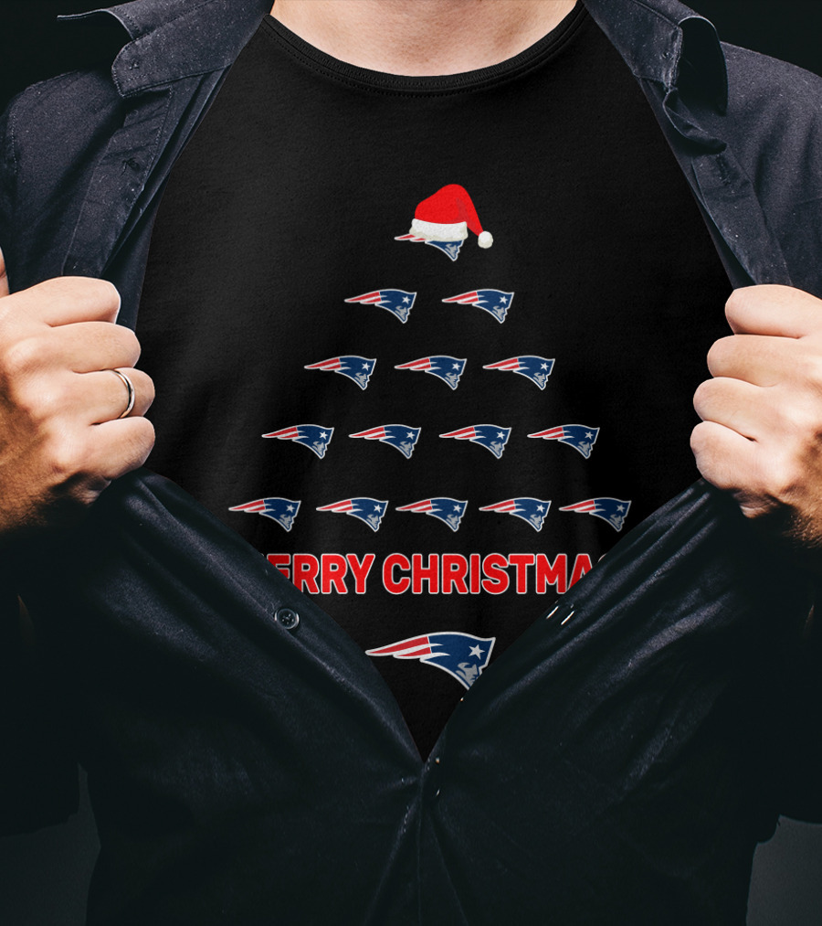 Merry Christmas New England Patriots Santa Hat Tree T-Shirt