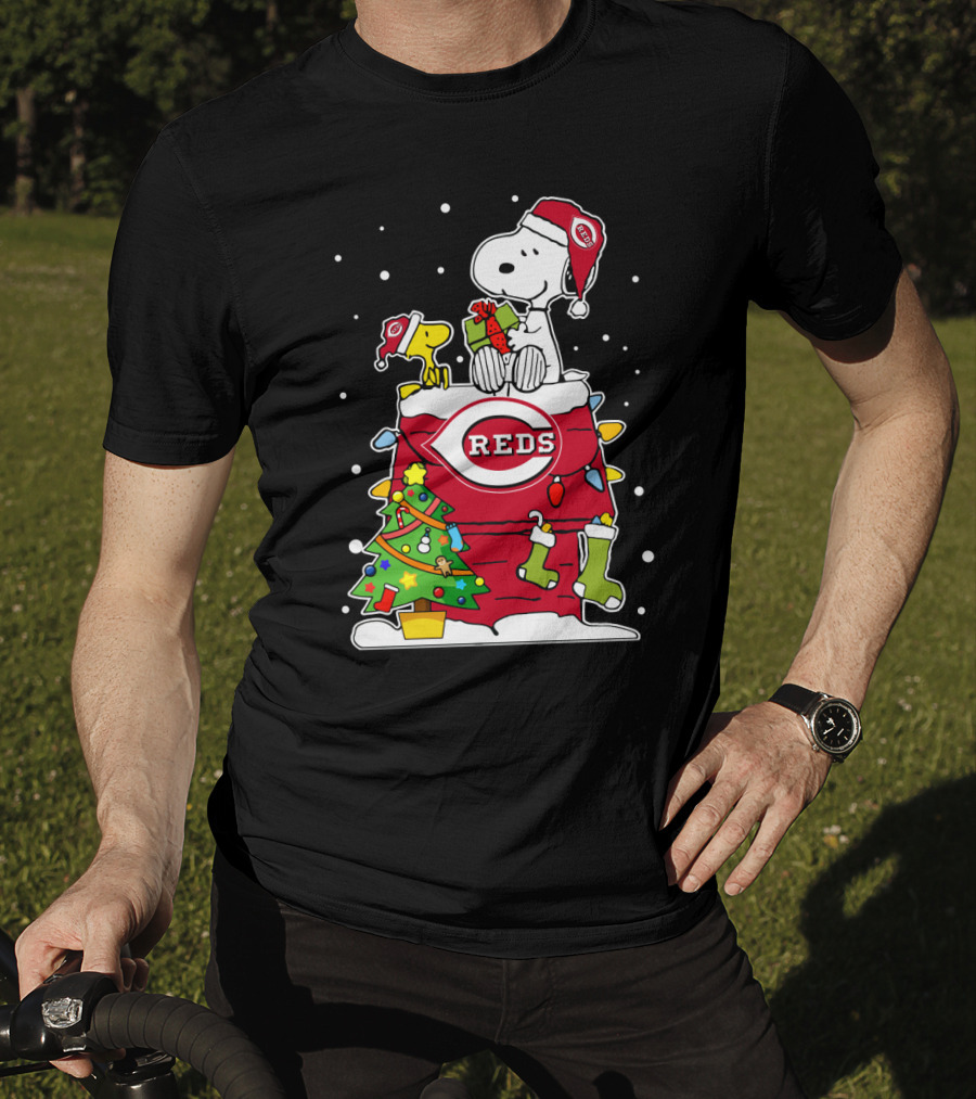 Cincinnati Reds Snoopy Christmas With Tree And Woodstocks Wearing Santa Hats T-Shirt