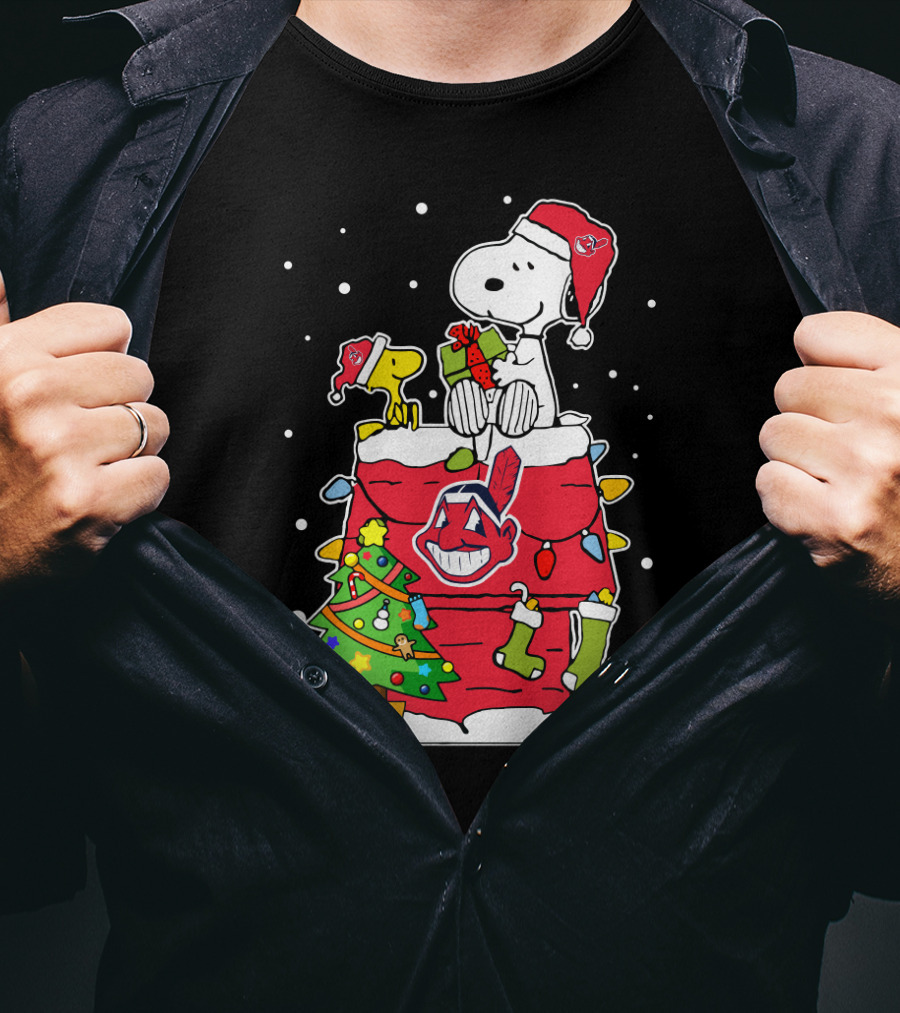 Christmas Snoopy Cleveland Indians Chief Wahoo Peanuts Holiday Scene T-Shirt