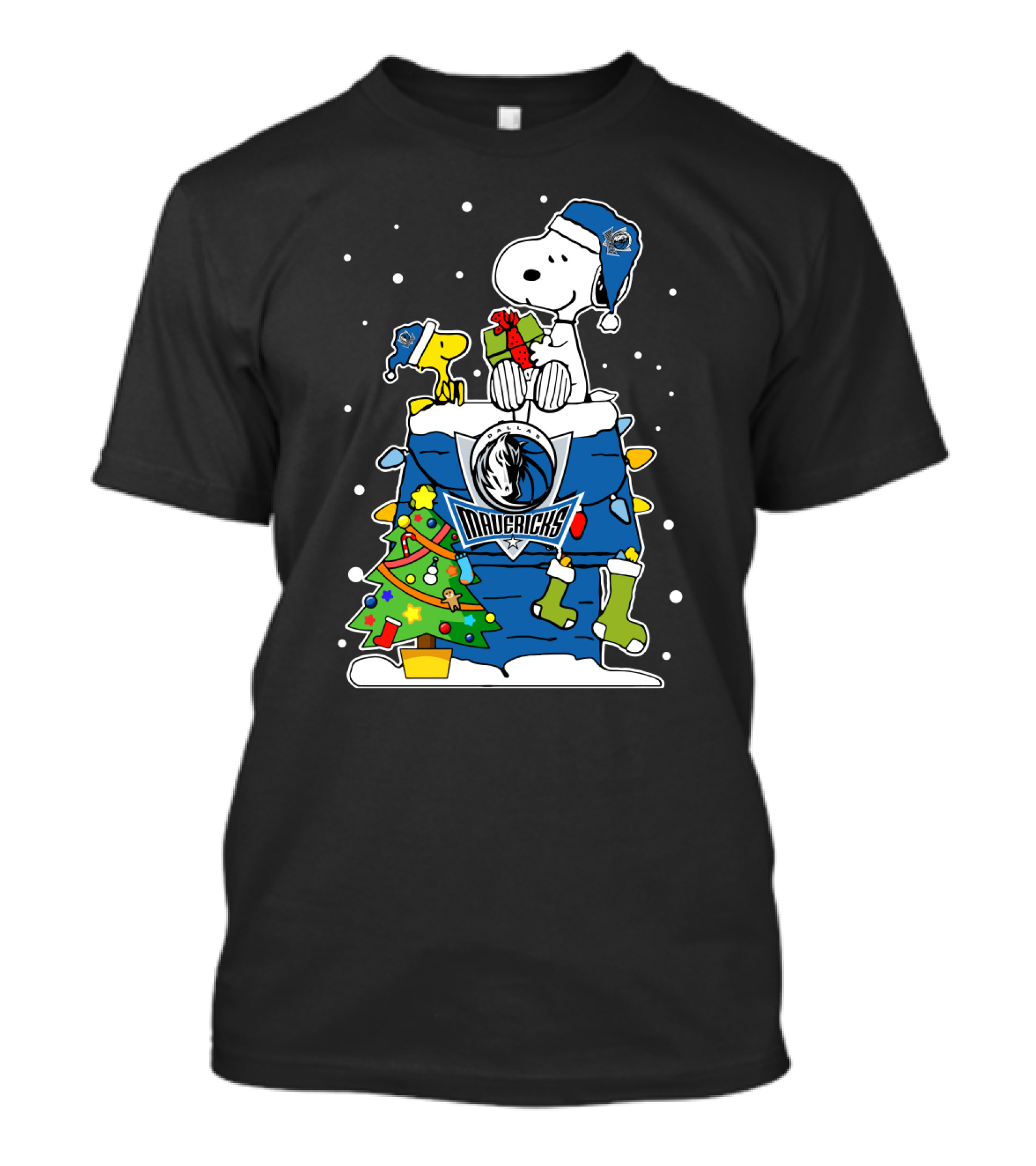 Dallas Mavericks Snoopy Christmas Tree Peanuts Gift Snowy Scene T-Shirt