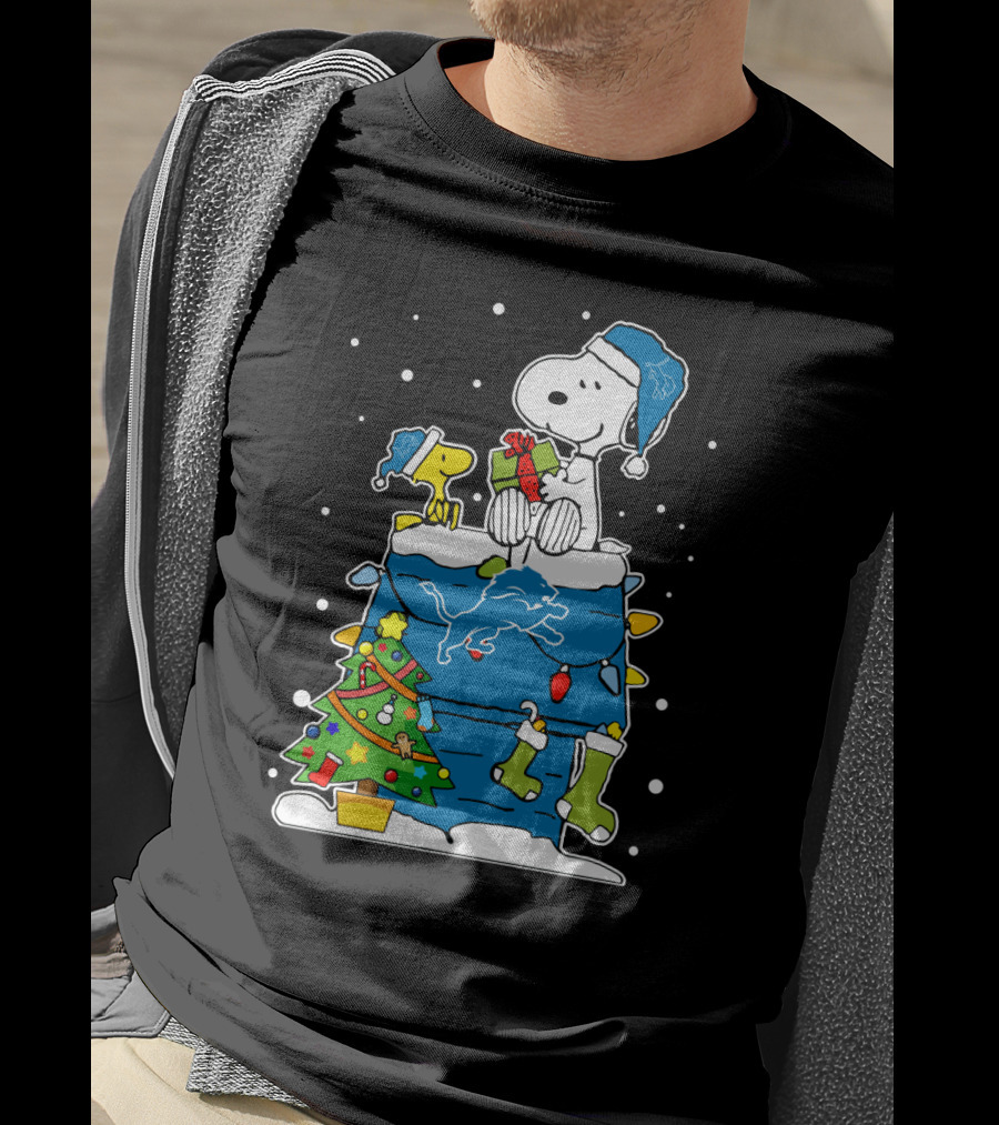 Detroit Lions Christmas Snoopy Woodstock Peanuts Holiday T-Shirt