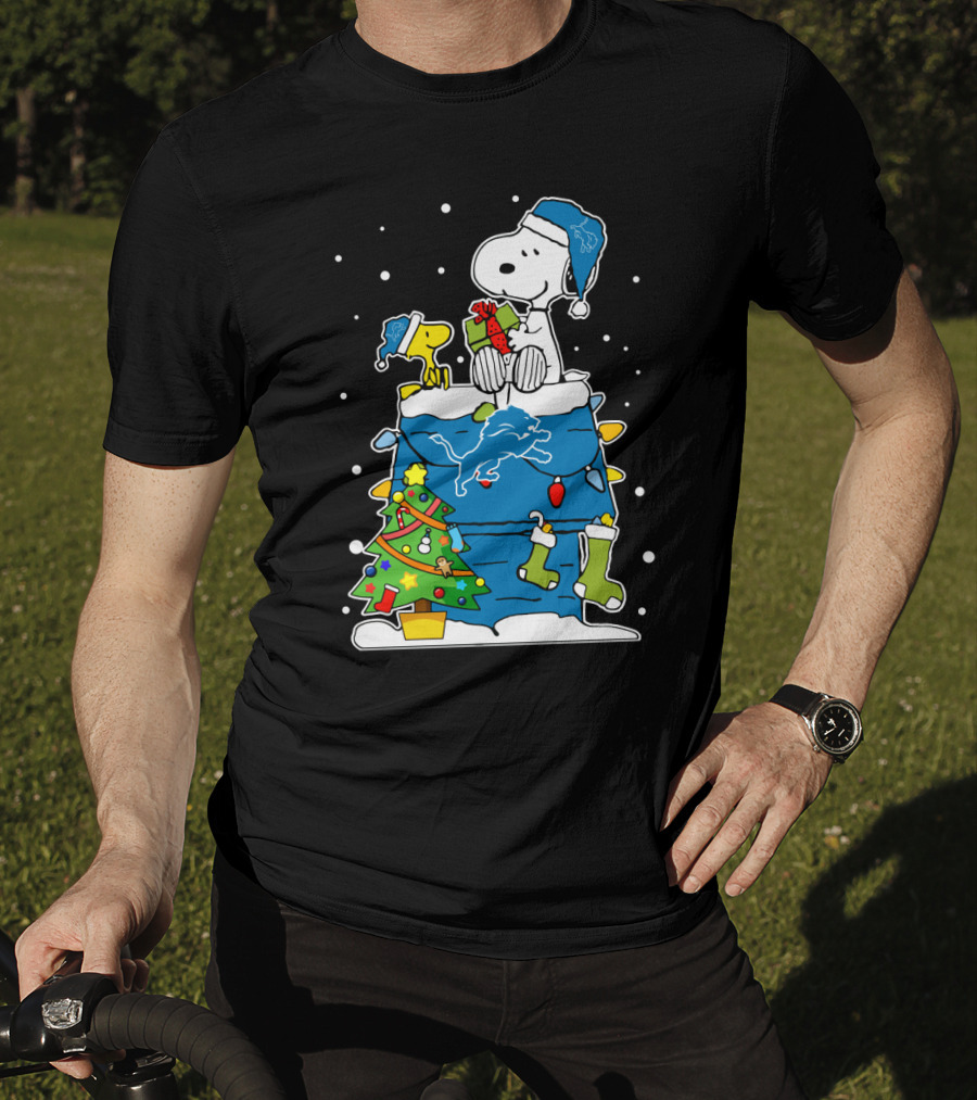 Detroit Lions Christmas Snoopy Woodstock Peanuts Holiday T-Shirt
