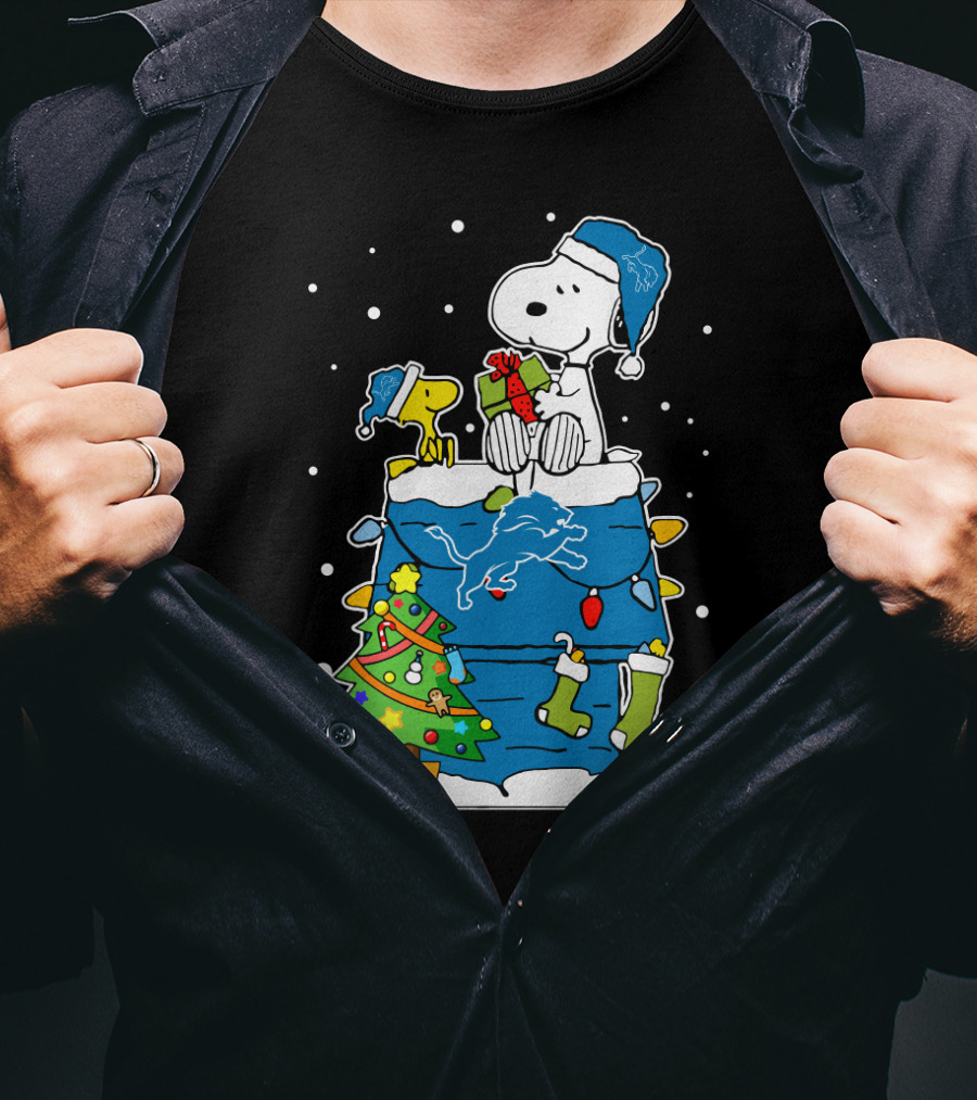 Detroit Lions Christmas Snoopy Woodstock Peanuts Holiday T-Shirt
