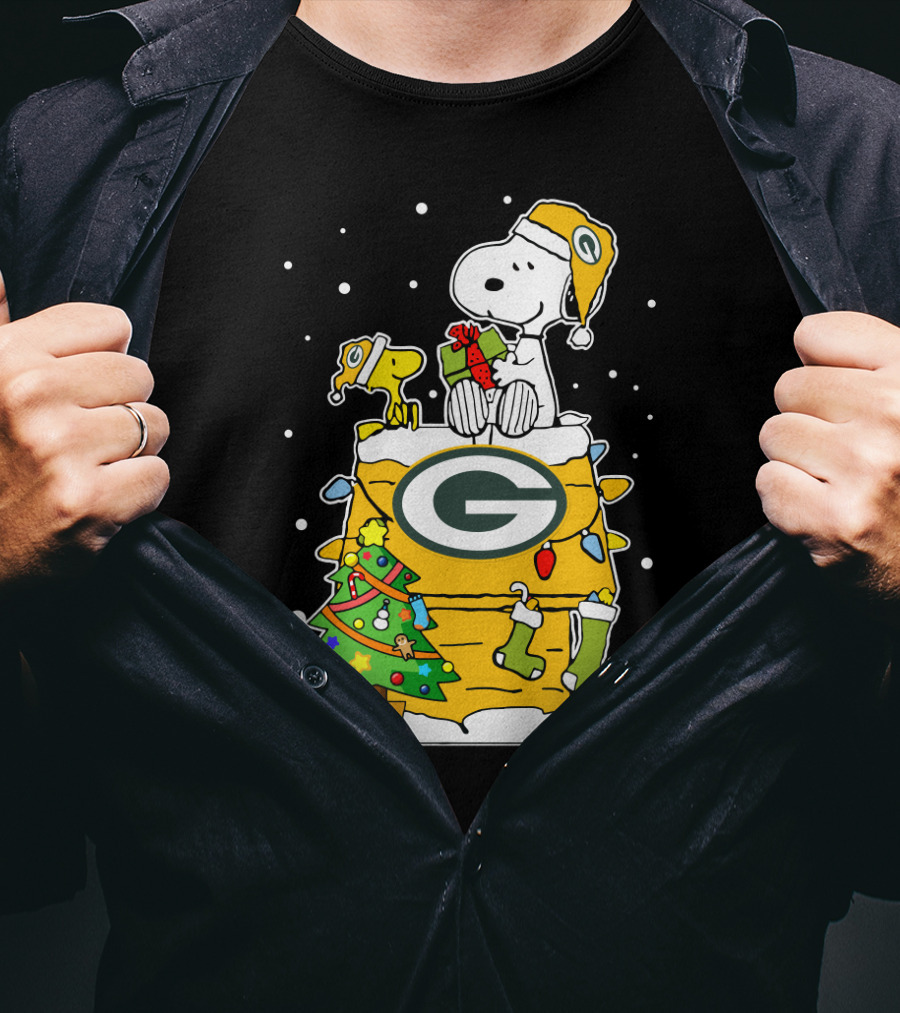 Green Bay Packers Snoopy Christmas Doghouse Scene T-Shirt