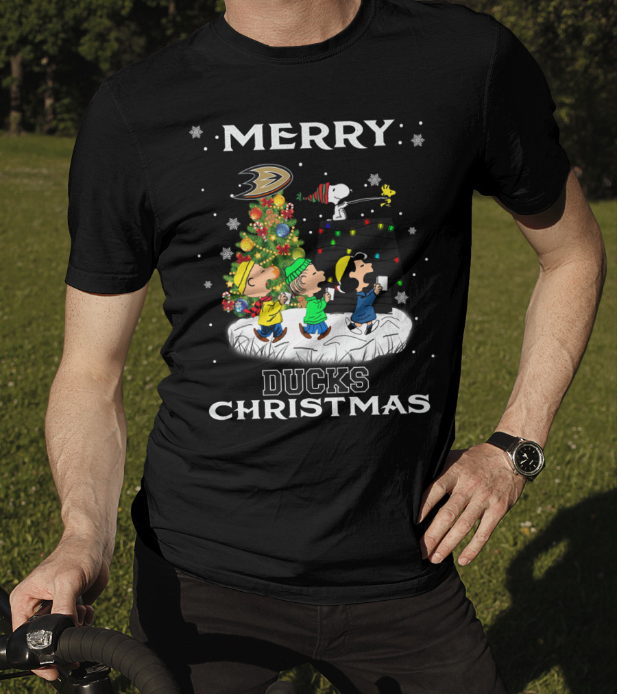 Merry Anaheim Ducks Christmas Snoopy Woodstock Peanuts Fans T-Shirt