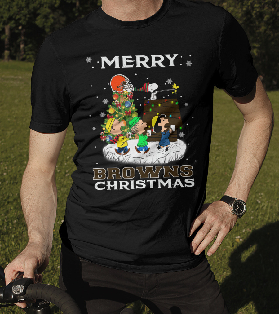 Merry Browns Christmas Snoopy And Friends Cleveland Fans T-Shirt