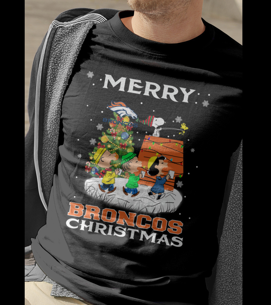 Merry Broncos Christmas For Snoopy Fans With Denver Broncos Logo And Peanuts Characters T-Shirt