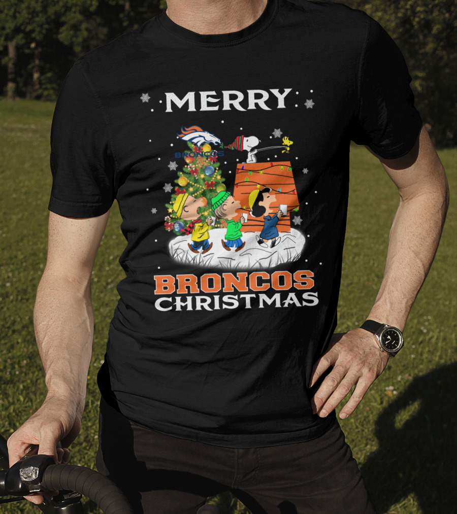 Merry Broncos Christmas For Snoopy Fans With Denver Broncos Logo And Peanuts Characters T-Shirt