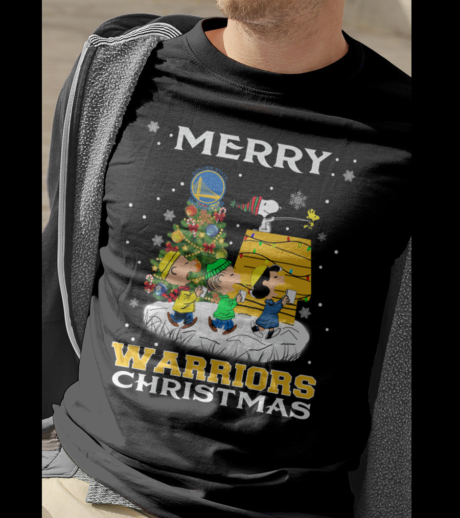 Merry Golden State Warriors Christmas Snoopy Charlie Brown Tree T-Shirt