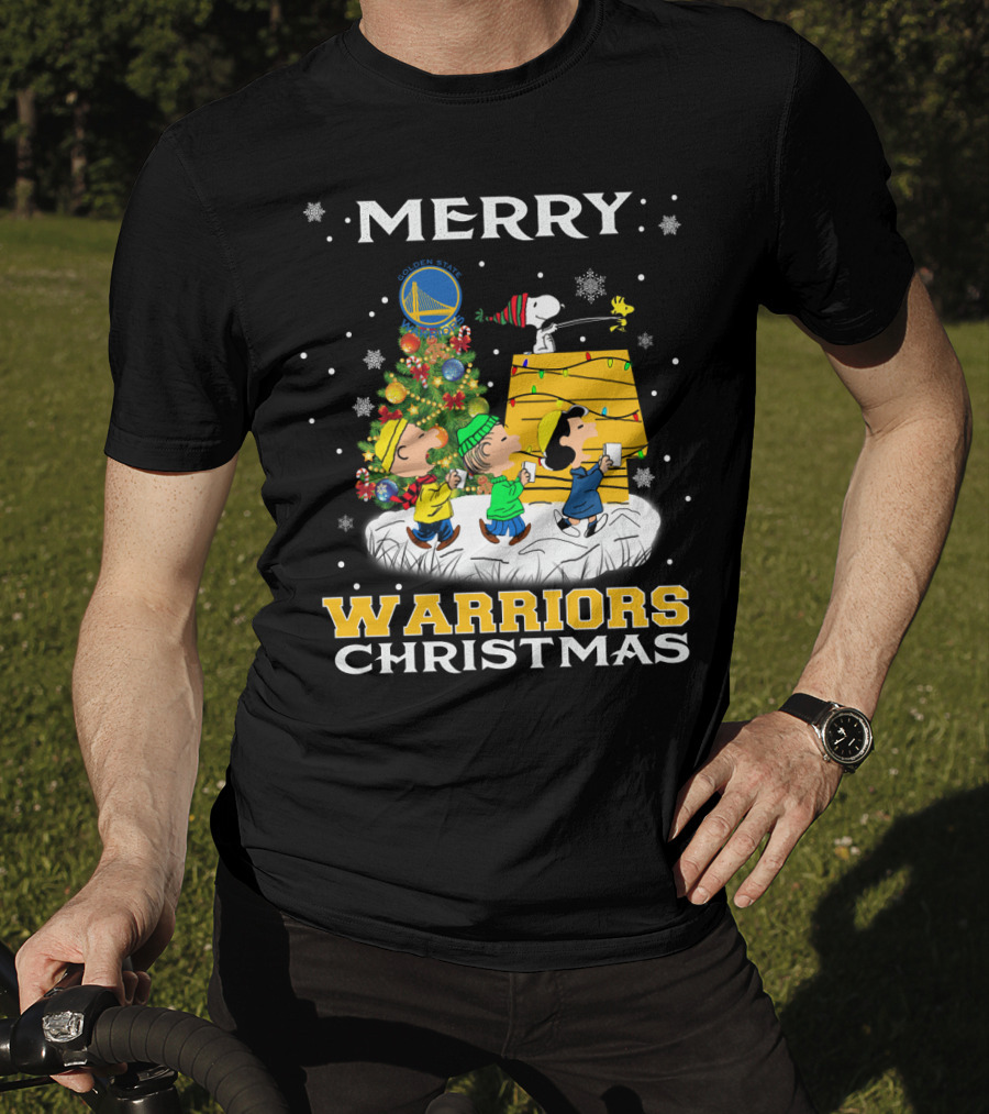 Merry Golden State Warriors Christmas Snoopy Charlie Brown Tree T-Shirt