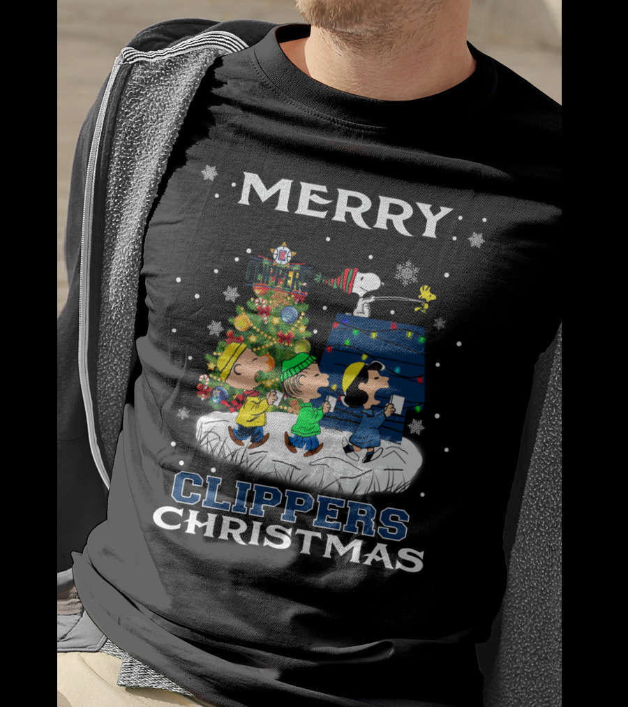 Merry La Clippers Christmas Snoopy Fans Peanuts Festive Scene T-Shirt