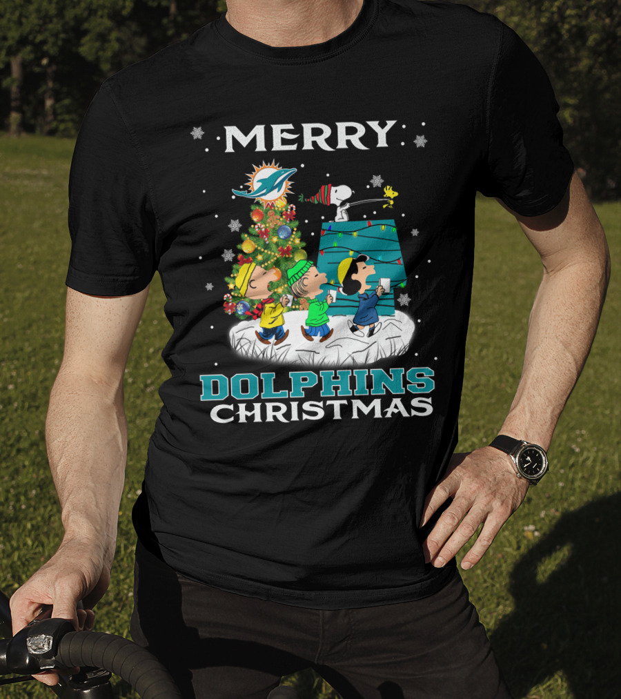 Merry Miami Dolphins Christmas With Snoopy And Woodstock Holiday Scene T-Shirt