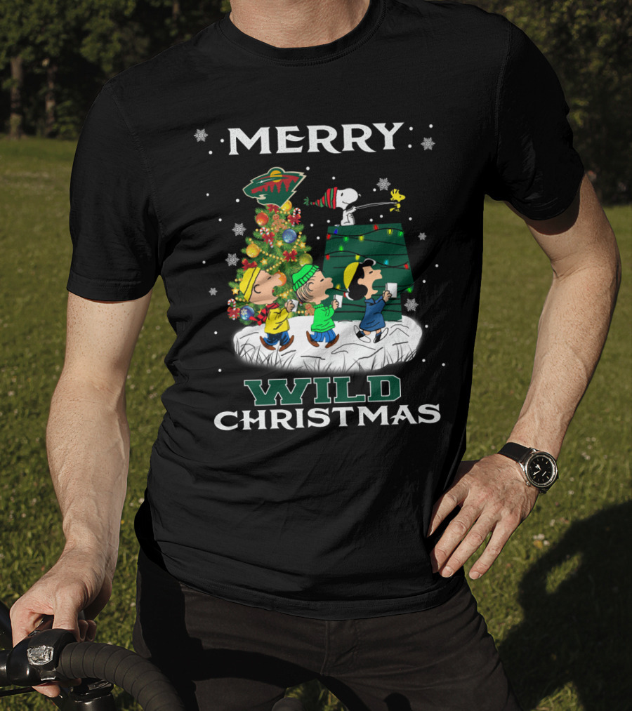 Merry Wild Minnesota Christmas Featuring Snoopy And Peanuts Fans T-Shirt
