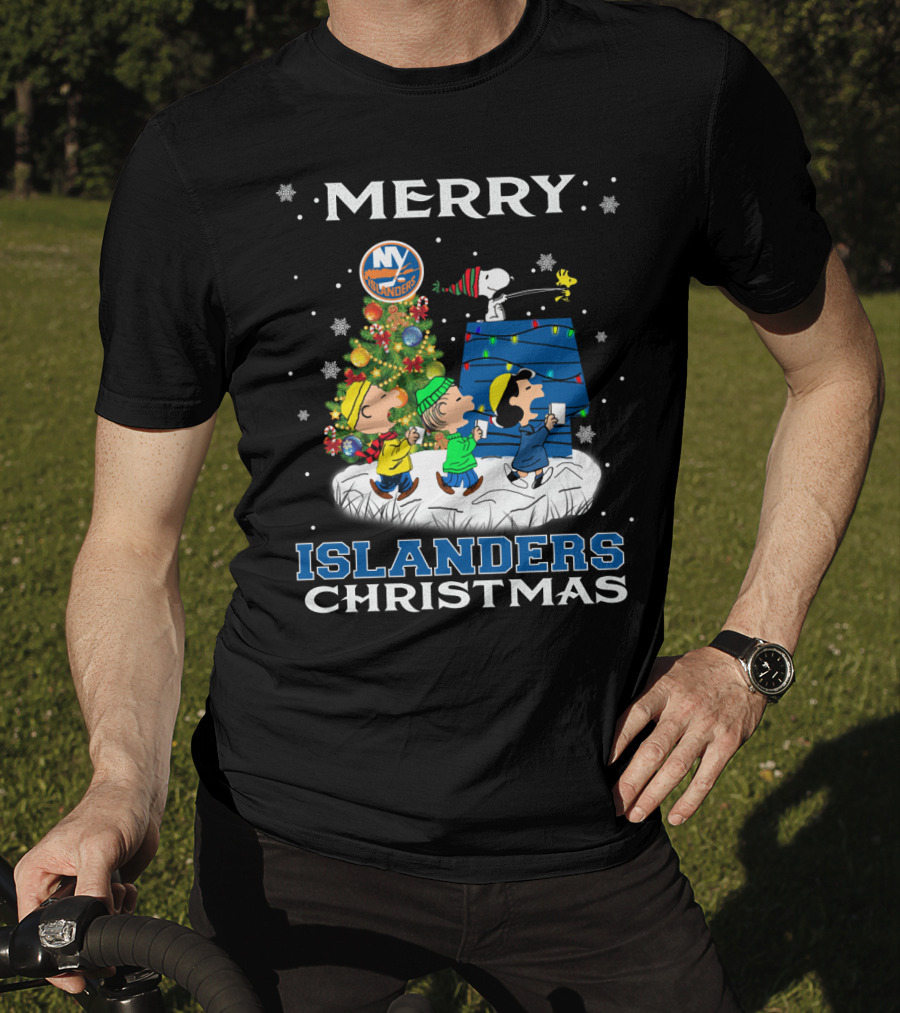 Merry New York Islanders Christmas With Peanuts Characters Snoopy Woodstock Charlie Brown Linus Lucy T-Shirt