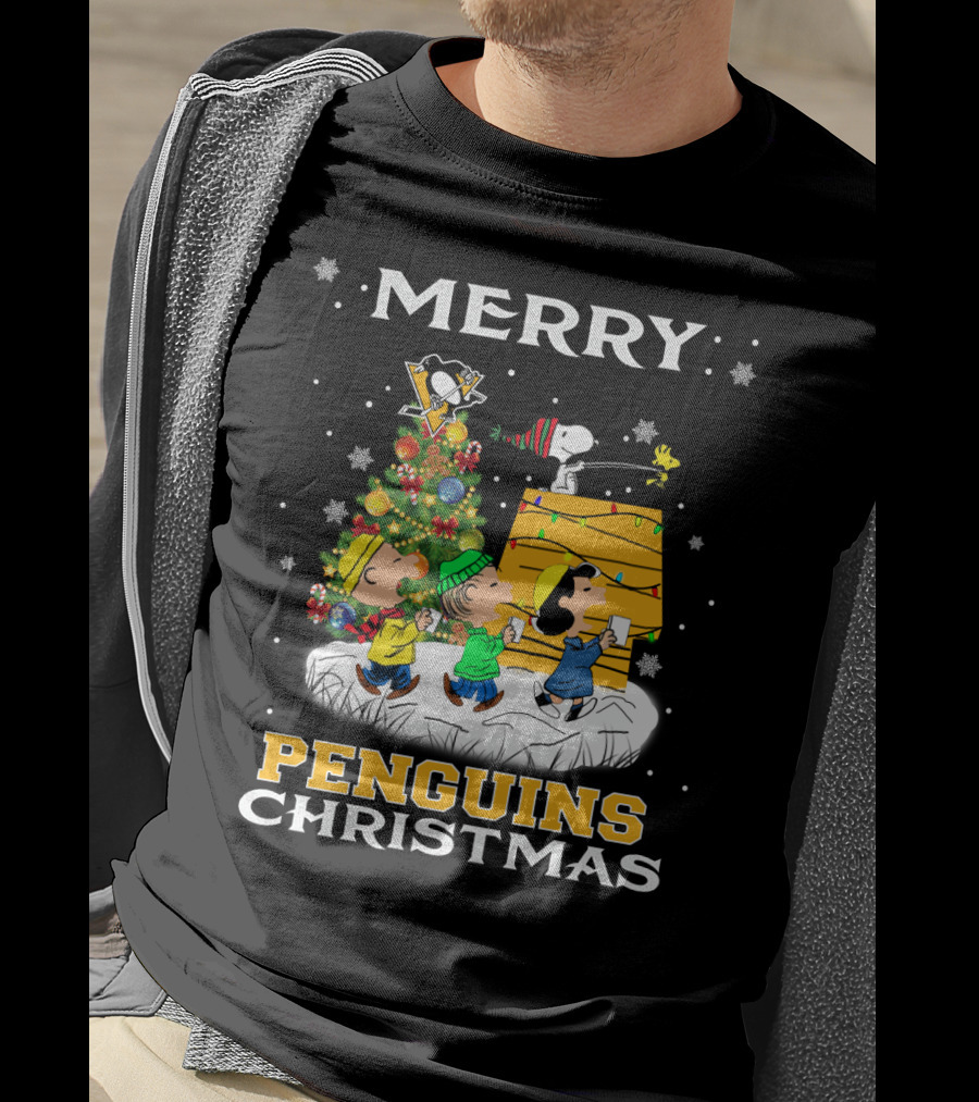 Merry Pittsburgh Penguins Christmas Snoopy And Peanuts Holiday T-Shirt
