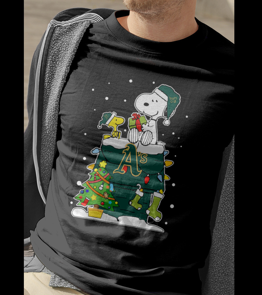 Snoopy Christmas Oakland Athletics Festive Scene With Woodstock And Gifts T-Shirt