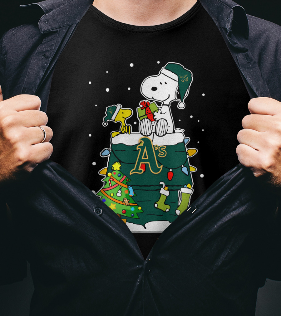 Snoopy Christmas Oakland Athletics Festive Scene With Woodstock And Gifts T-Shirt