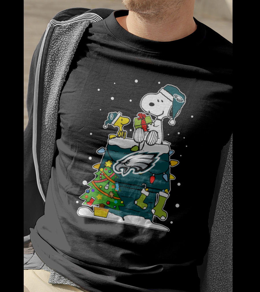 Philadelphia Eagles Snoopy Christmas Doghouse With Woodstock And Lights T-Shirt