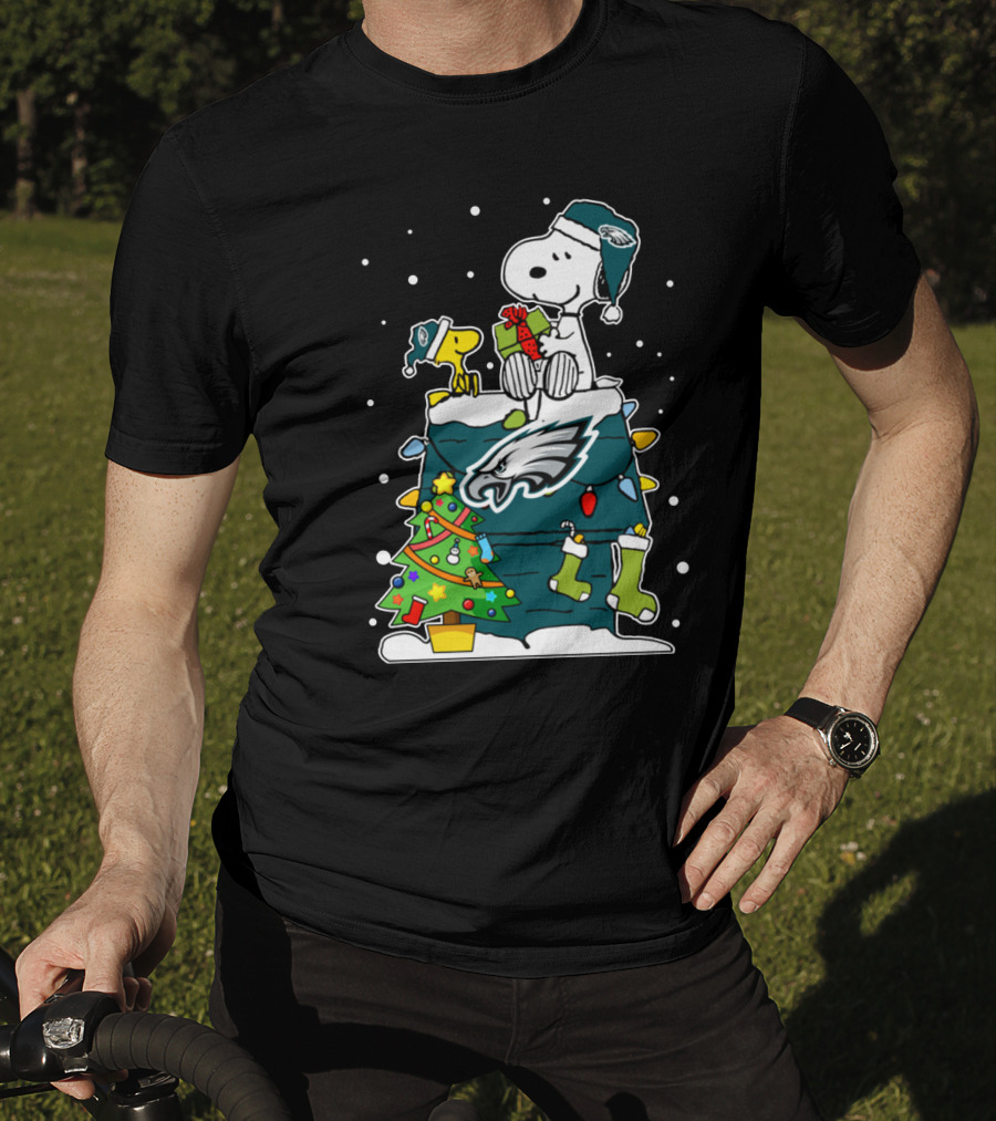 Philadelphia Eagles Snoopy Christmas Doghouse With Woodstock And Lights T-Shirt