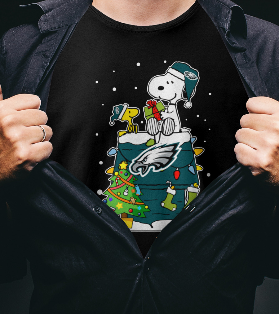 Philadelphia Eagles Snoopy Christmas Doghouse With Woodstock And Lights T-Shirt
