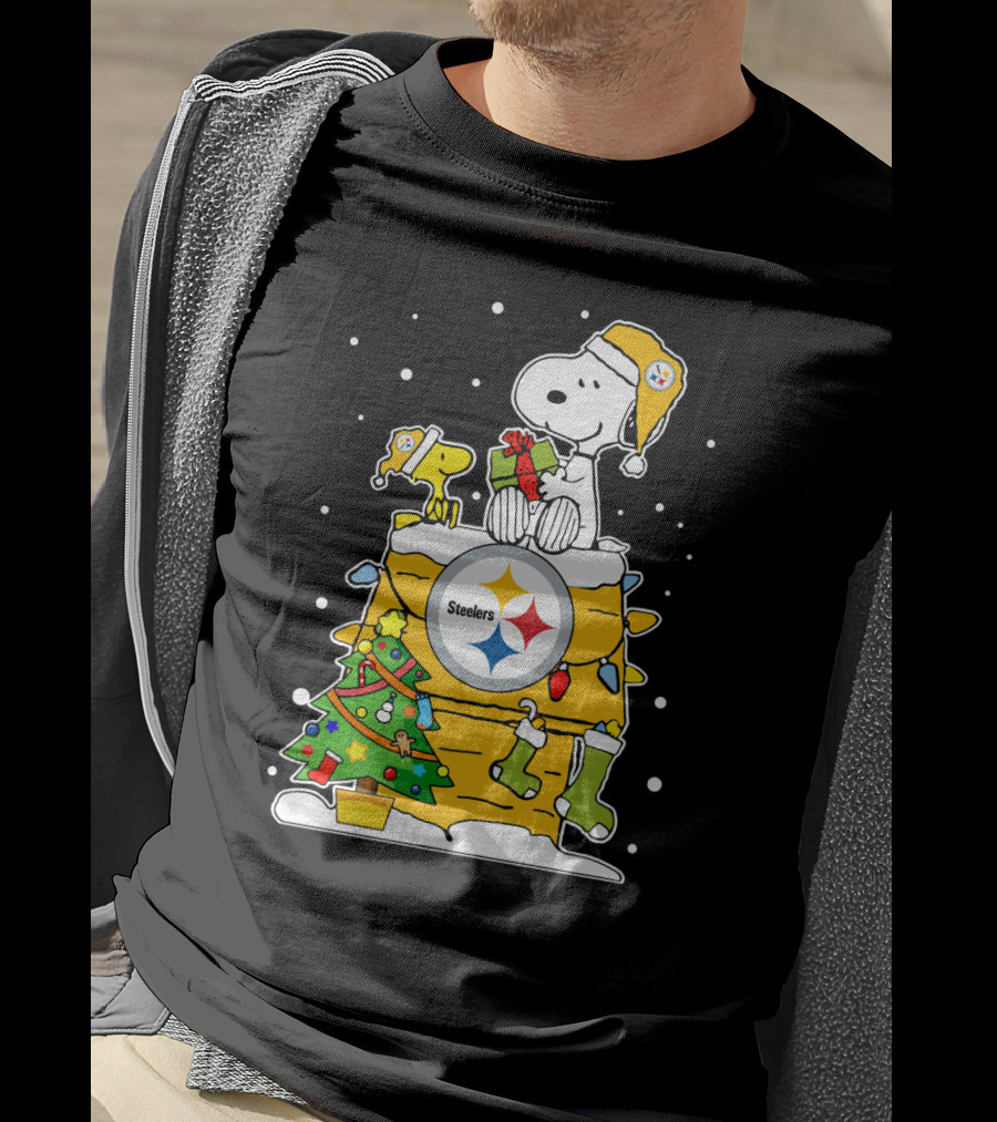Pittsburgh Steelers Christmas Snoopy And Woodstock House With Holiday Decorations T-Shirt