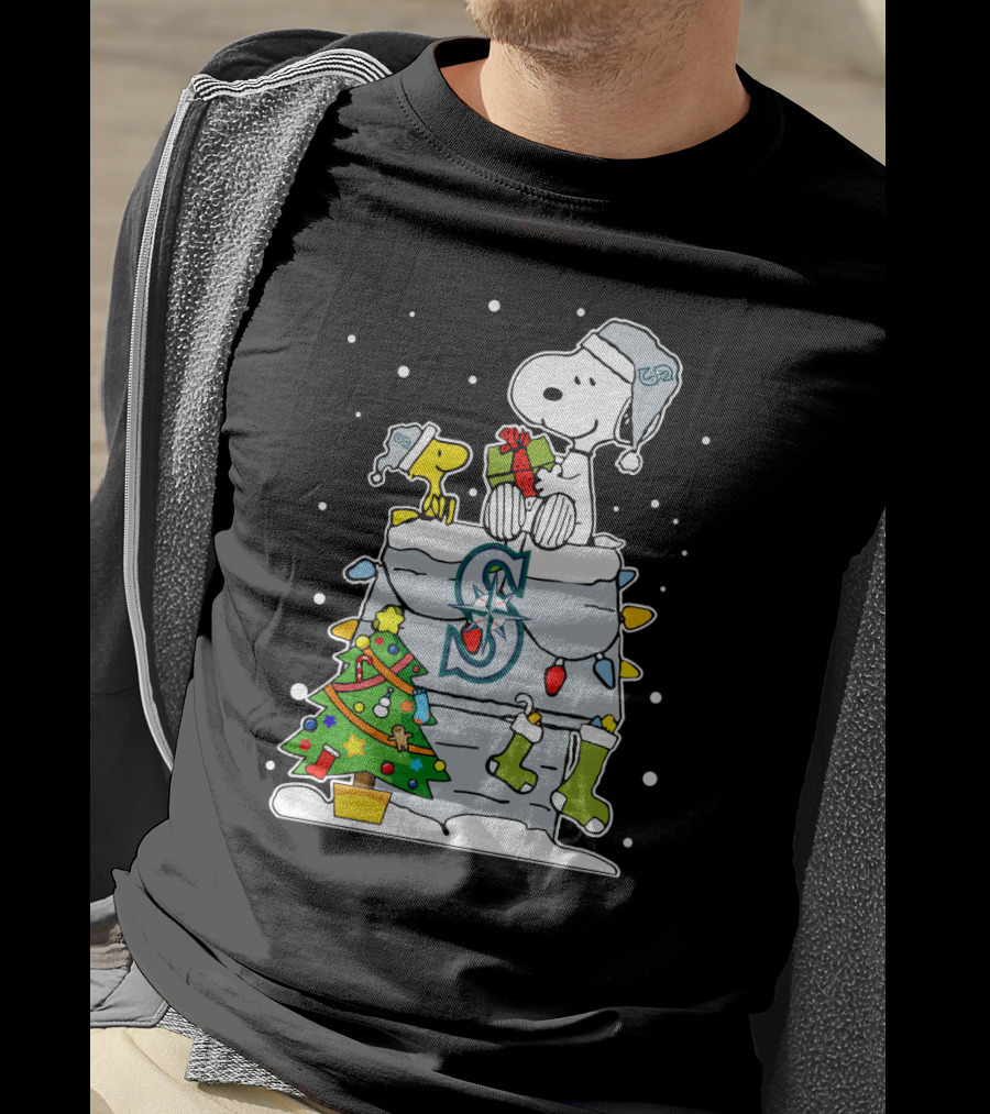 Snoopy And Woodstock Celebrate Christmas On Seattle Mariners Chimney T-Shirt