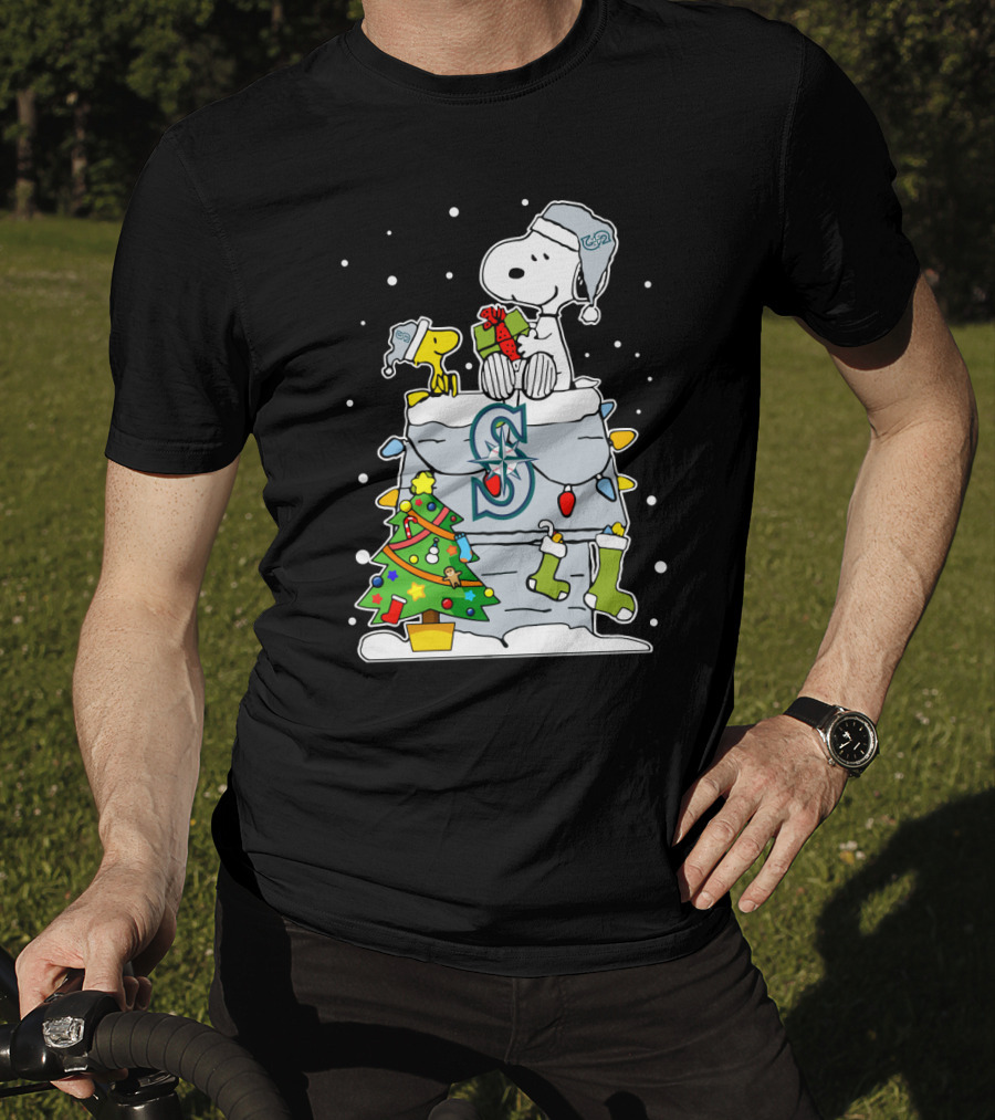 Snoopy And Woodstock Celebrate Christmas On Seattle Mariners Chimney T-Shirt