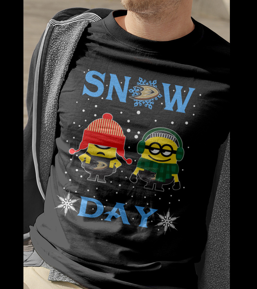 Anaheim Ducks Snow Day With Minions Fans Winter Fun T-Shirt