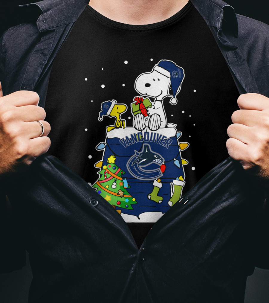 Vancouver Canucks Snoopy Christmas Peanuts Hockey Fan Gift T-Shirt