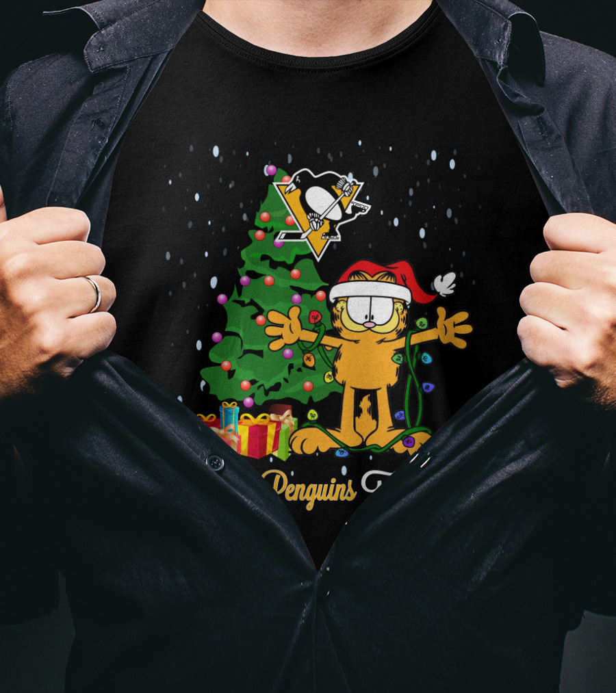 Santa Garfield With Christmas Tree And Pittsburgh Penguins Holiday T-Shirt