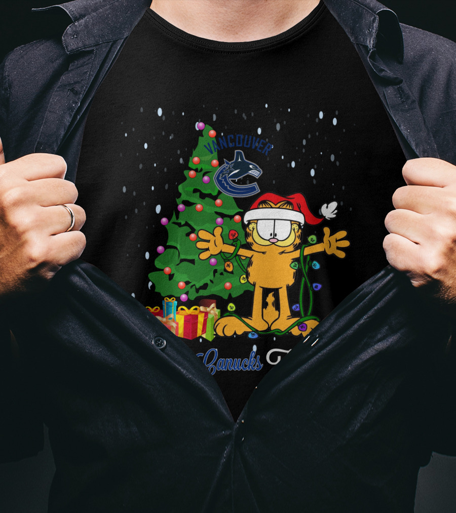 Vancouver Canucks Christmas Garfield Cat I Love Canucks This Big Xmas Tree Gifts T-Shirt