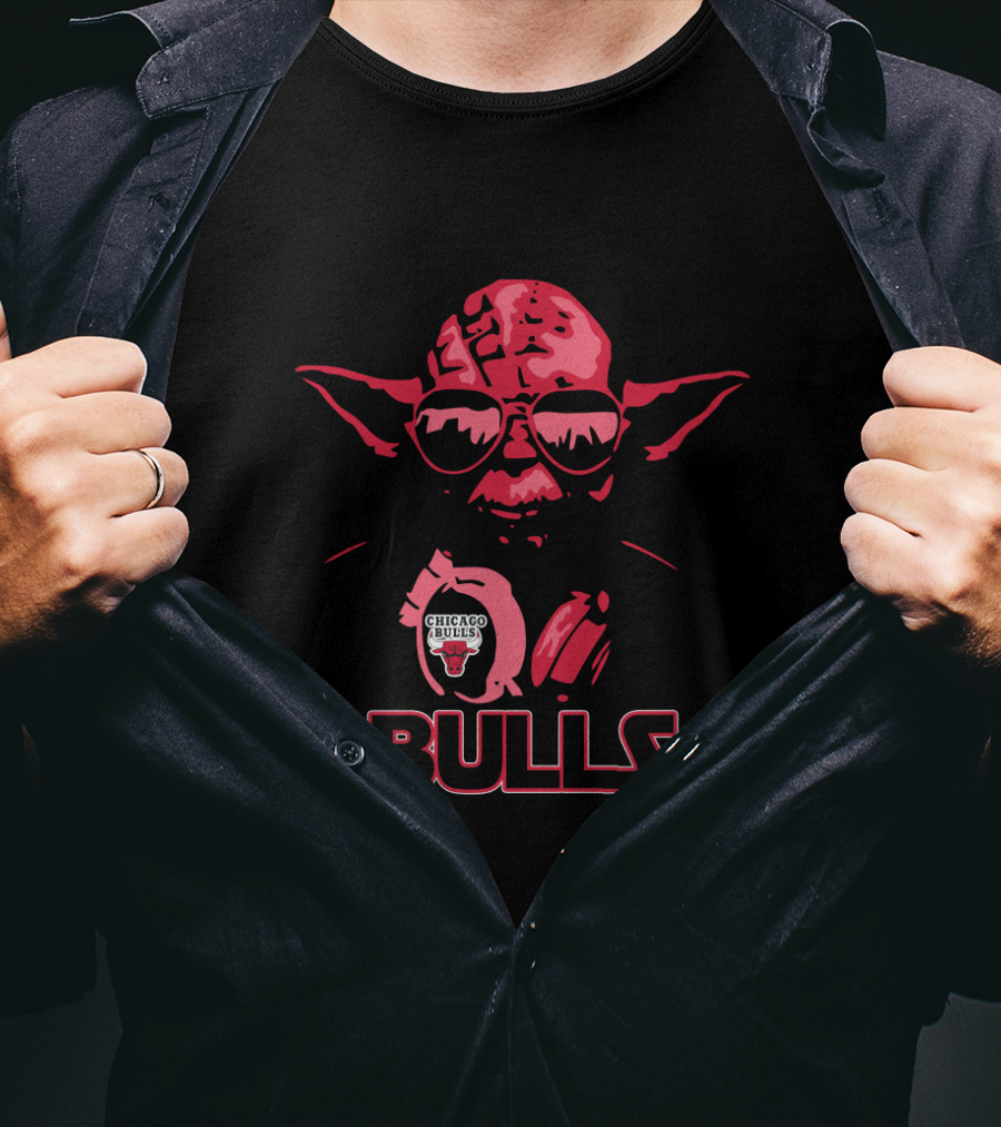 Yoda Star Wars Chicago Bulls Fans Bulls Logo Sunglasses T-Shirt