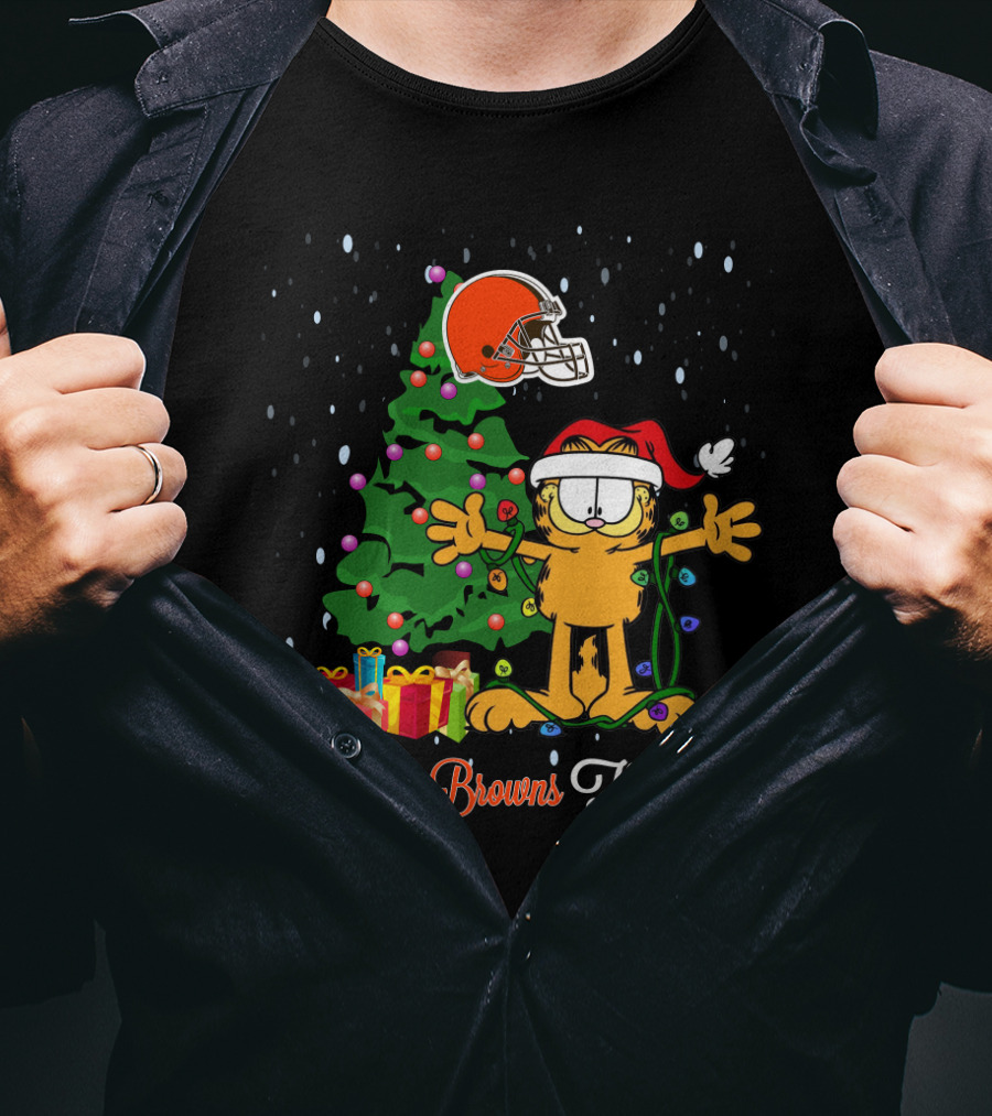 I Love Browns This Big Garfield Christmas Tree And Cleveland Browns Helmet T-Shirt