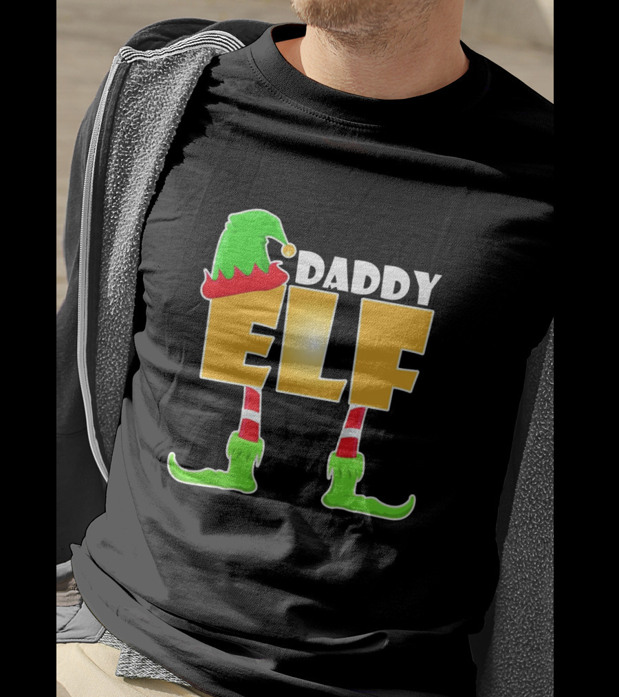 Daddy Elf Christmas Holiday Design With Green Hat And Striped Socks T-Shirt