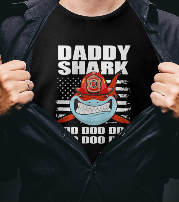 Daddy Shark Firefighter Red Helmet American Flag Doo Doo Doo T-Shirt