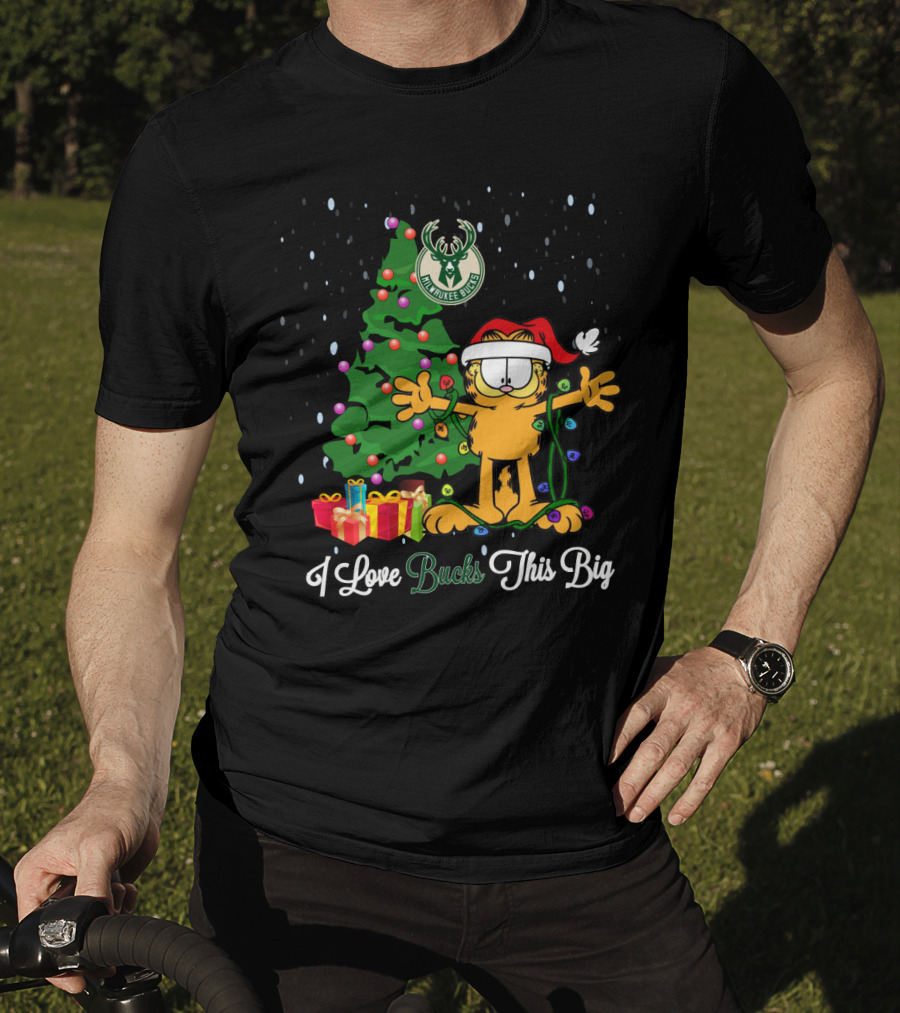 Milwaukee Bucks I Love Bucks This Big Christmas Tree And Holiday Scene T-Shirt