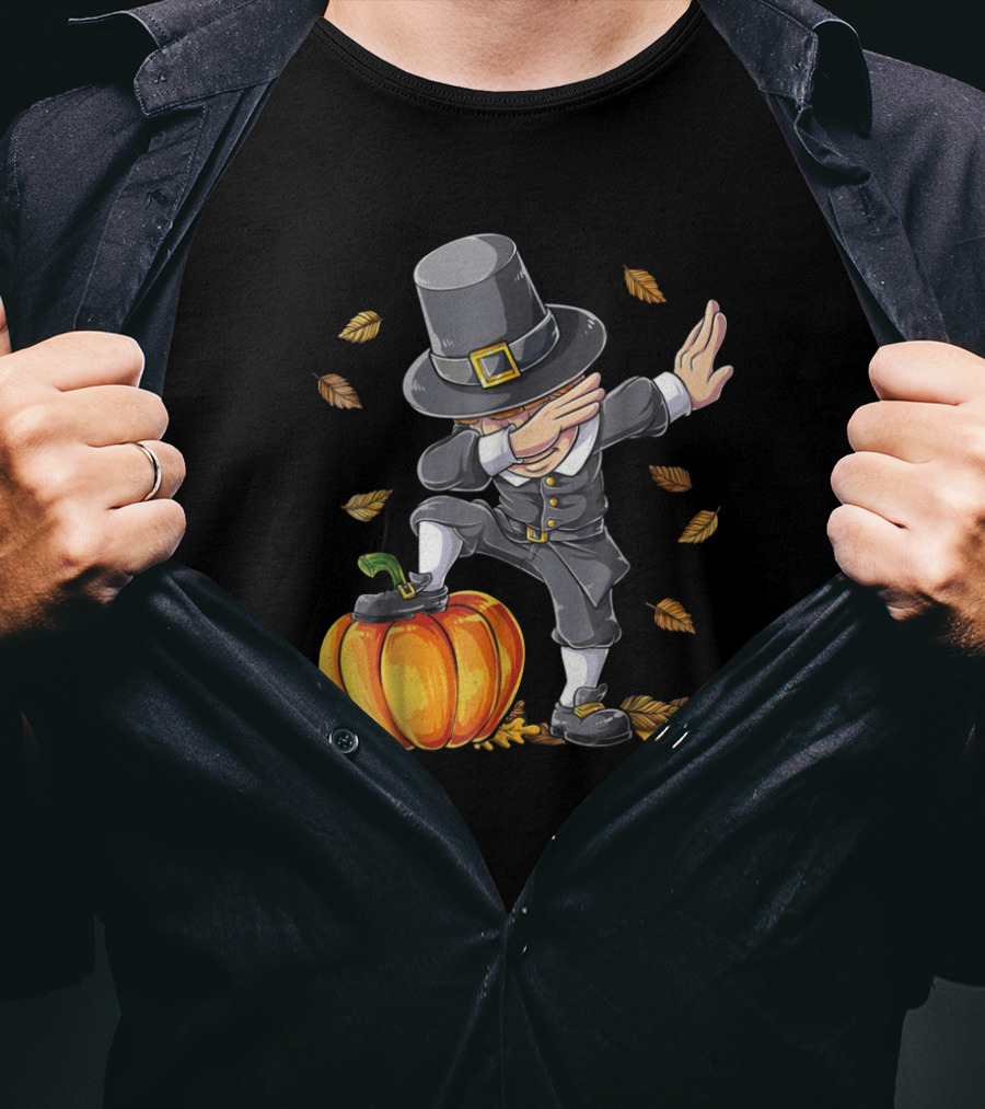 Pilgrim Dabbing On Pumpkin With Falling Autumn Leaves T-Shirt