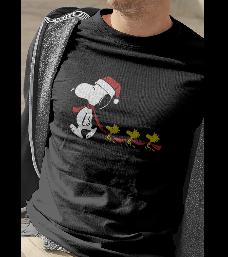 Snoopy Santa Hat Woodstock Parade Peanuts Christmas Holiday T-Shirt