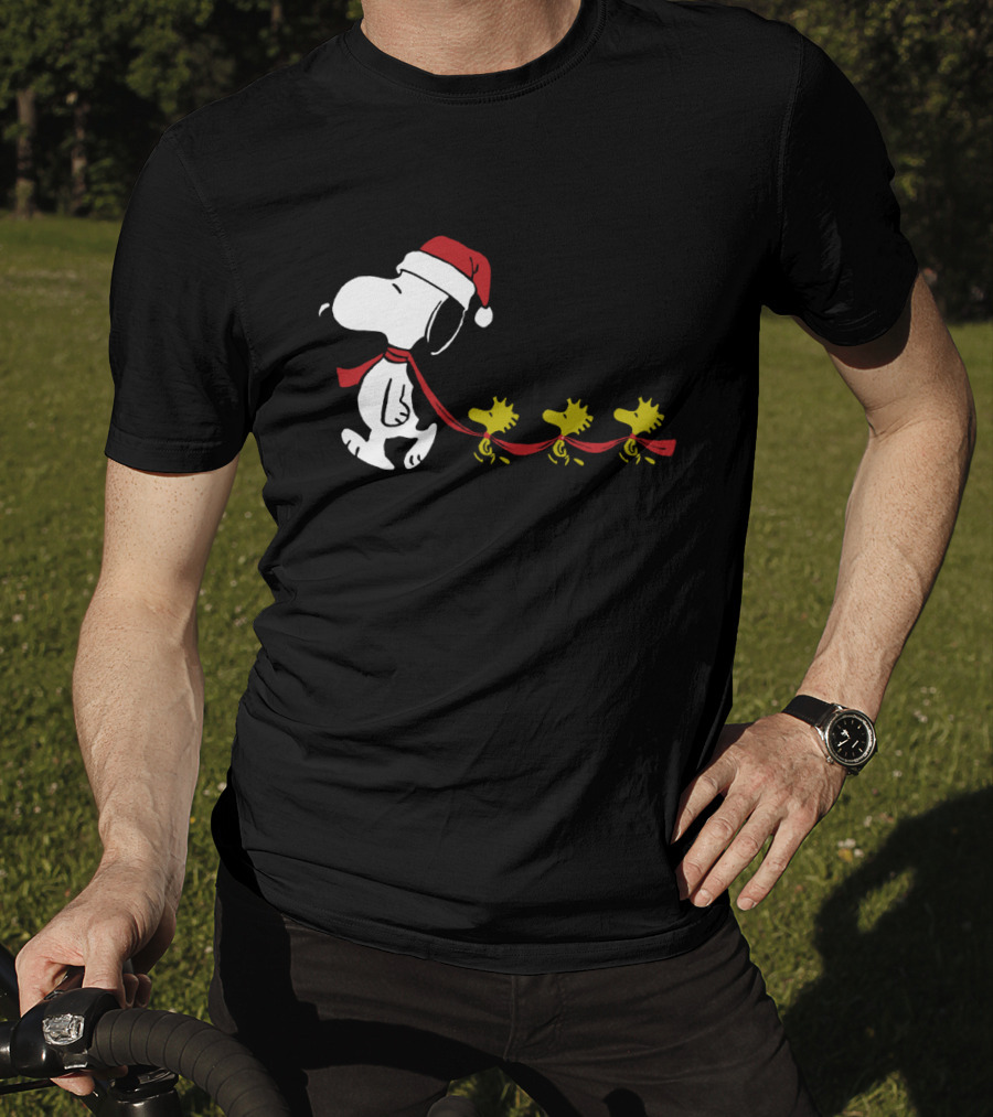 Snoopy Santa Hat Woodstock Parade Peanuts Christmas Holiday T-Shirt