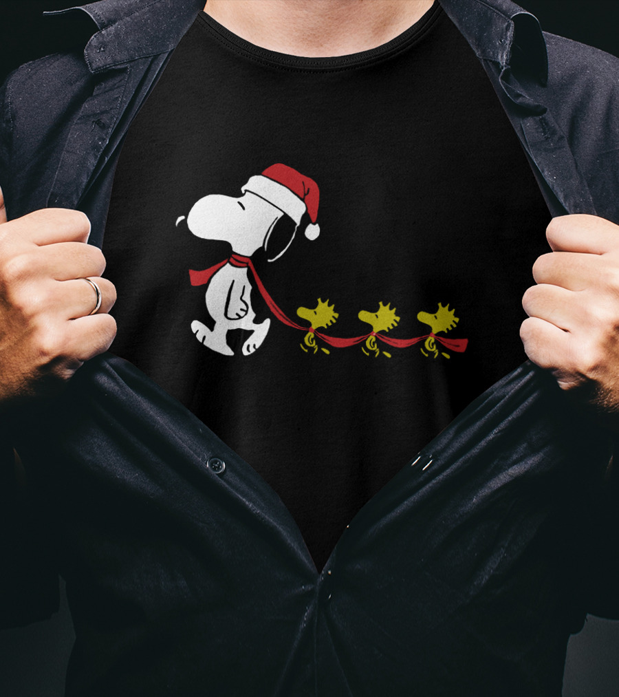 Snoopy Santa Hat Woodstock Parade Peanuts Christmas Holiday T-Shirt